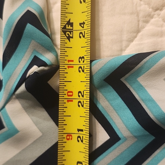 Roz & Ali Blue, Green, Grey and White Graphic Tunic, 23 PtoP - Picture 10 of 13